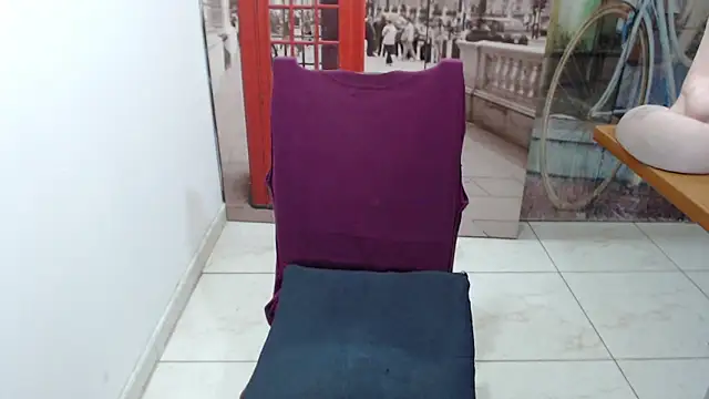 curly_greeneyed webcam