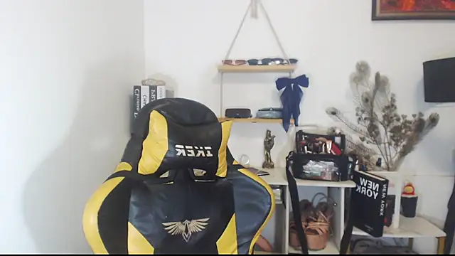 hugecockyurikaa webcam