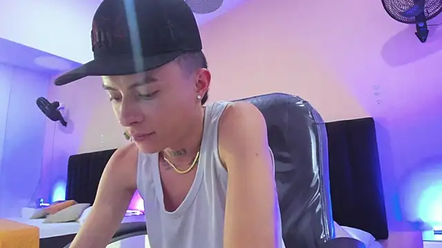 nascary_fox (M twink) - spank ass