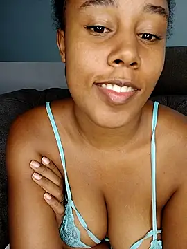 MoniqueMulberry webcam