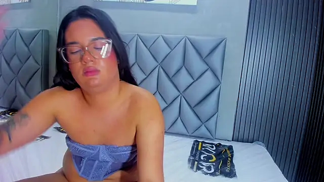 Luna_Harrison webcam