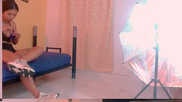 skinnyyuliana18 webcam