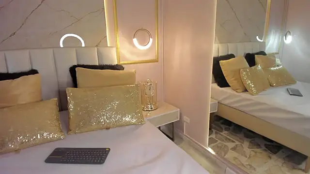 VioletaMaddox webcam