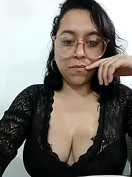Caroline-17 webcam