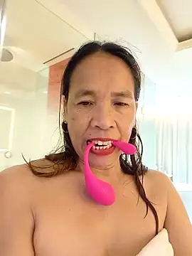 Webcam Model (HotsexyNaughtysweetbaby)  is live.Free join now!