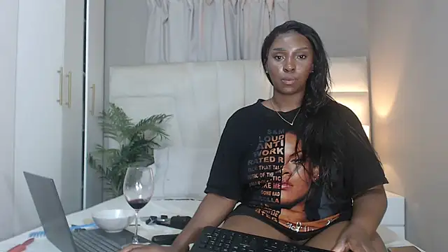 naughtyblackdolie webcam