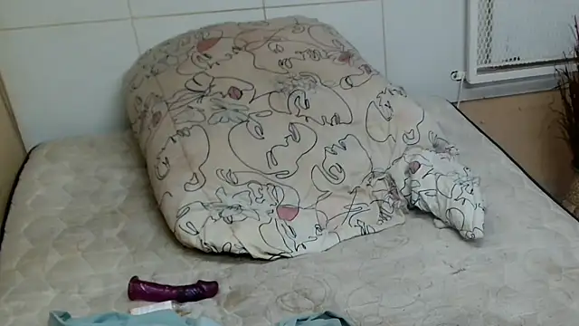 MaturePrettyLady43 webcam