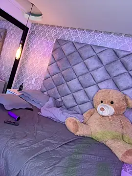 TinyCurlQueen webcam