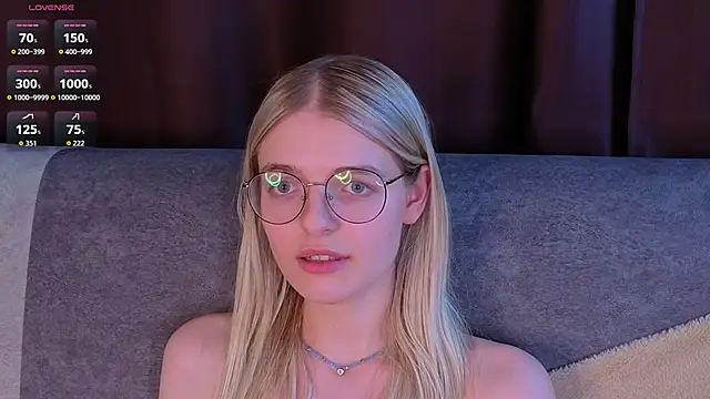  MonicaShiny chat room