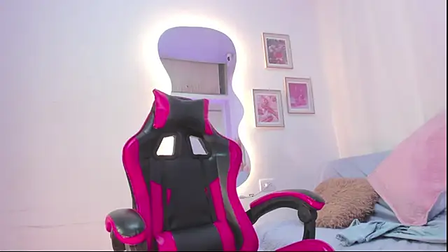 Miss_JulietaShadow webcam