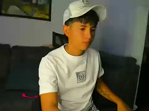 mikke18 (M twink) - romove shirt