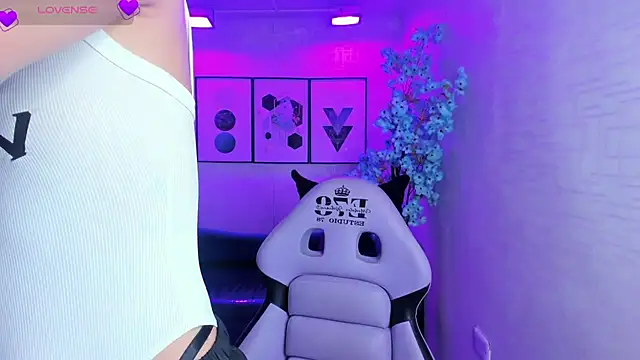 Tamara_slimx live cam screenshot female on Tip.show – Interactive Live Cam Shows