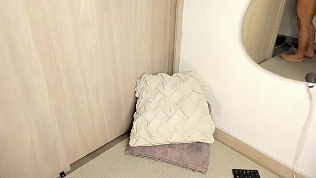 iam-ella18 - Iam-ella18's free webcam - UK Sex Cams