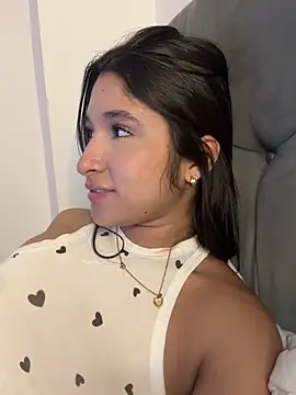 Webcam Model (Ariasex_)  is live.Free join now!