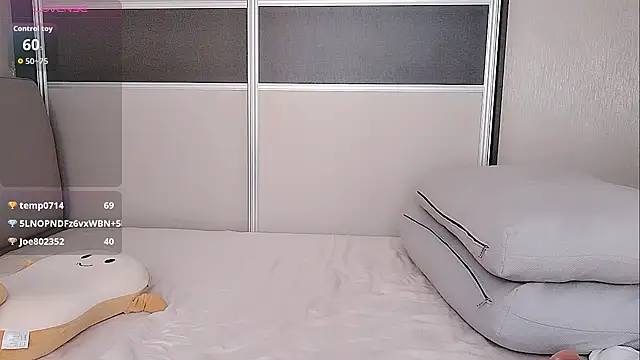 hk-babyy (F milf) - 按摩油涂PP  蹭蹭大棒棒 （国王免费加微信）