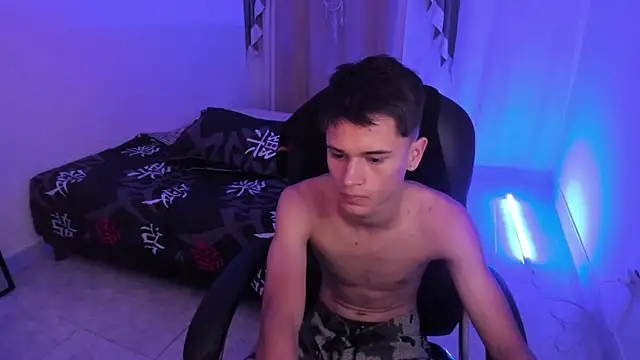 aron_boyy (M twink) - oil n body naked