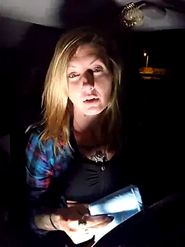 SheIsSomething webcam