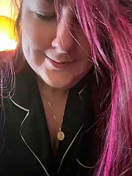 lacey-bbw (F milf) - Tits back out