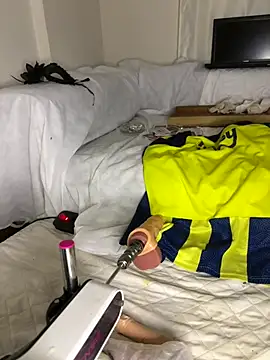 Ozge-SluttyScream69 webcam