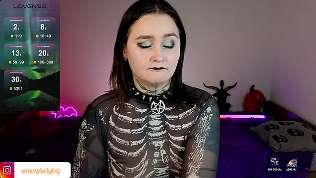 emmybrightj_ (F young) - for a new manicure