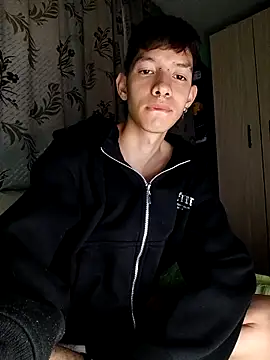 heyy_noah11 (M twink) - Doggy naked 🤤