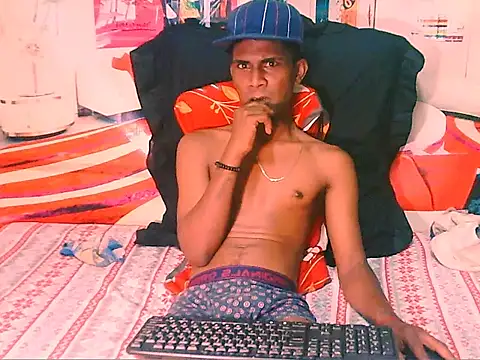 IndianThuggin webcam