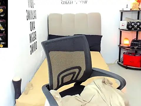 Trixie_Mattel21 webcam