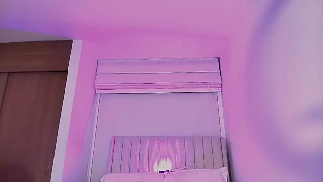 Webcam Model (ArianaReynoldss)  is live.Free join now!