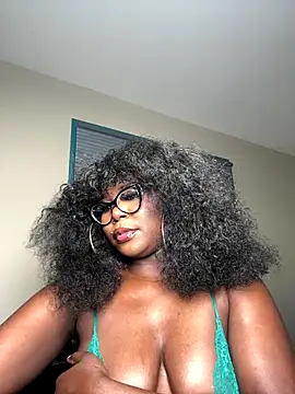 WomanNextdoor1 webcam