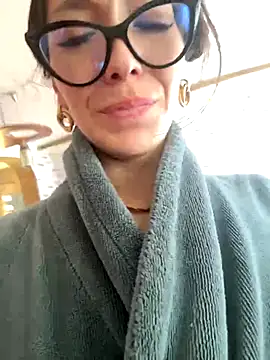 Webcam Model (Viktoria_Grand)  is live.Free join now!