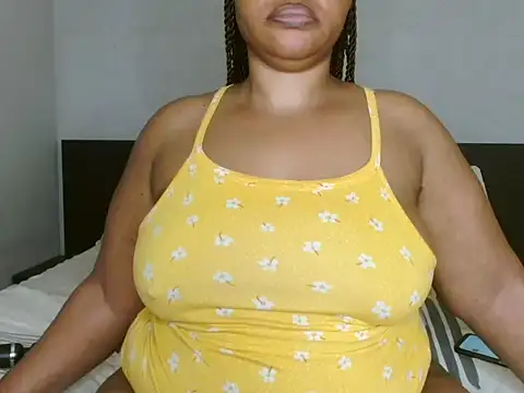 Roundasssquiterxx webcam