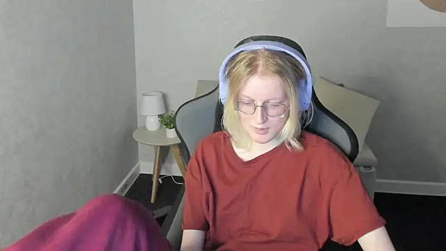 ElizabethHarpper webcam