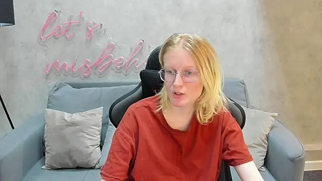 ElizabethHarpper webcam
