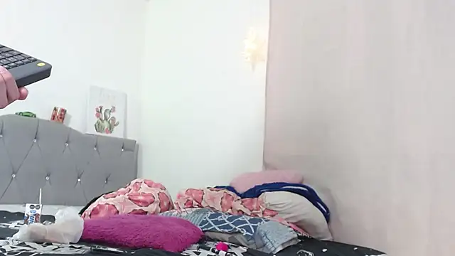 naomi-sensual - NAOMI-SENSUAL's free webcam - UK Sex Cams