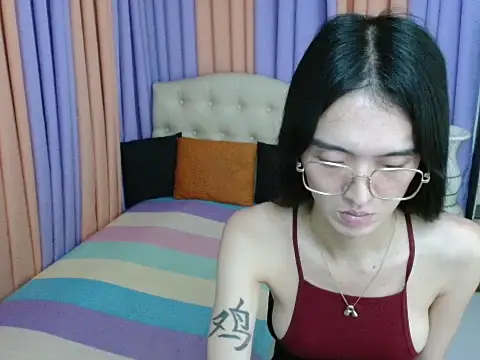  XxTsUncutAskaxX chat room