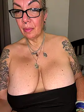 Webcam Model (dieseldame1313)  is live.Free join now!