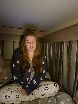 vanlifevixen (F young) - change outfit