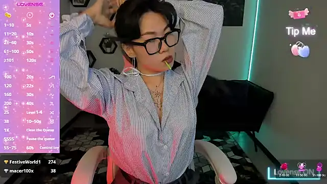 LunaPurrr live cam screenshot female on Pron.Webcam – Live Webcams & Adult Chat