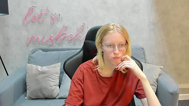 ElizabethHarpper webcam