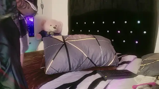 tyler_cat - Tyler_cat's free webcam