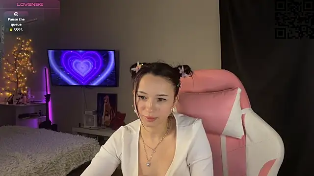 ella_simons webcam