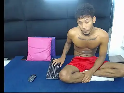 Straight_latinX webcam