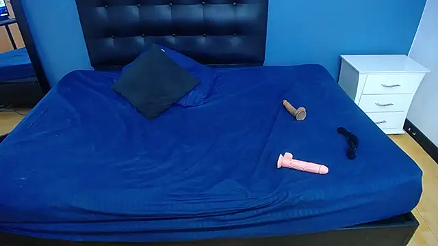 naughty_bigass_18 webcam