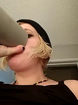 KITTYBOOBOOFUXX webcam