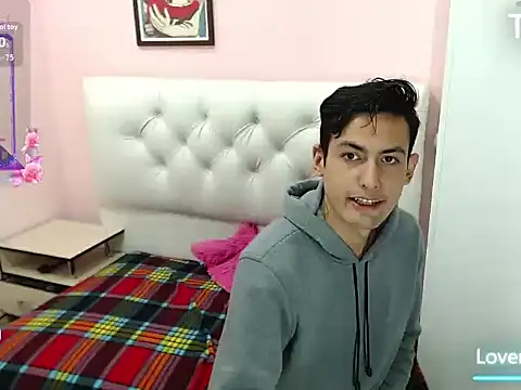 xxxstrongerboyxxx webcam
