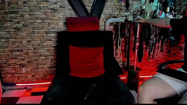 Liltildeman_moon webcam