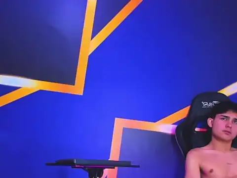 Tommy_bigcock19 webcam