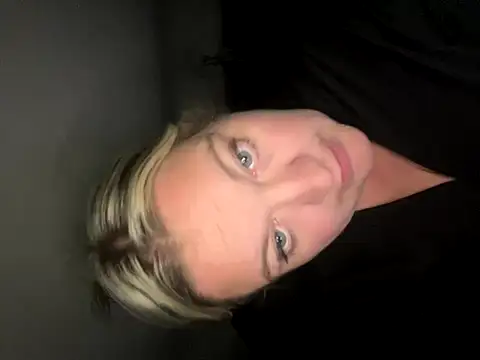 BustyGoddess6969 webcam