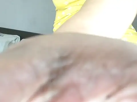 Roundasssquiterxx webcam