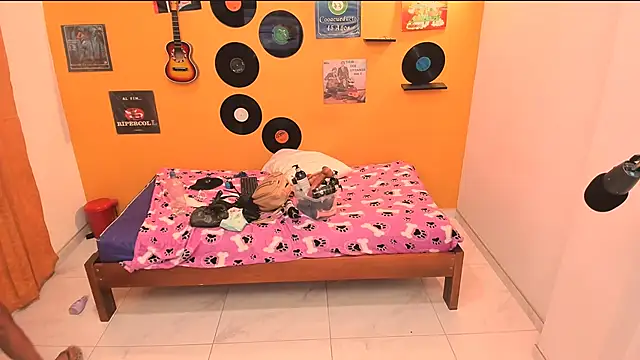 meisevil77 (F young) - DILATES MY ASS HIHI